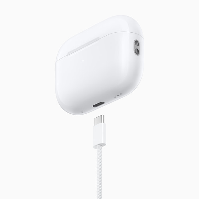 展示 AirPods Pro (第 2 代) 配搭 MagSafe 充電盒 (USB‑C)。