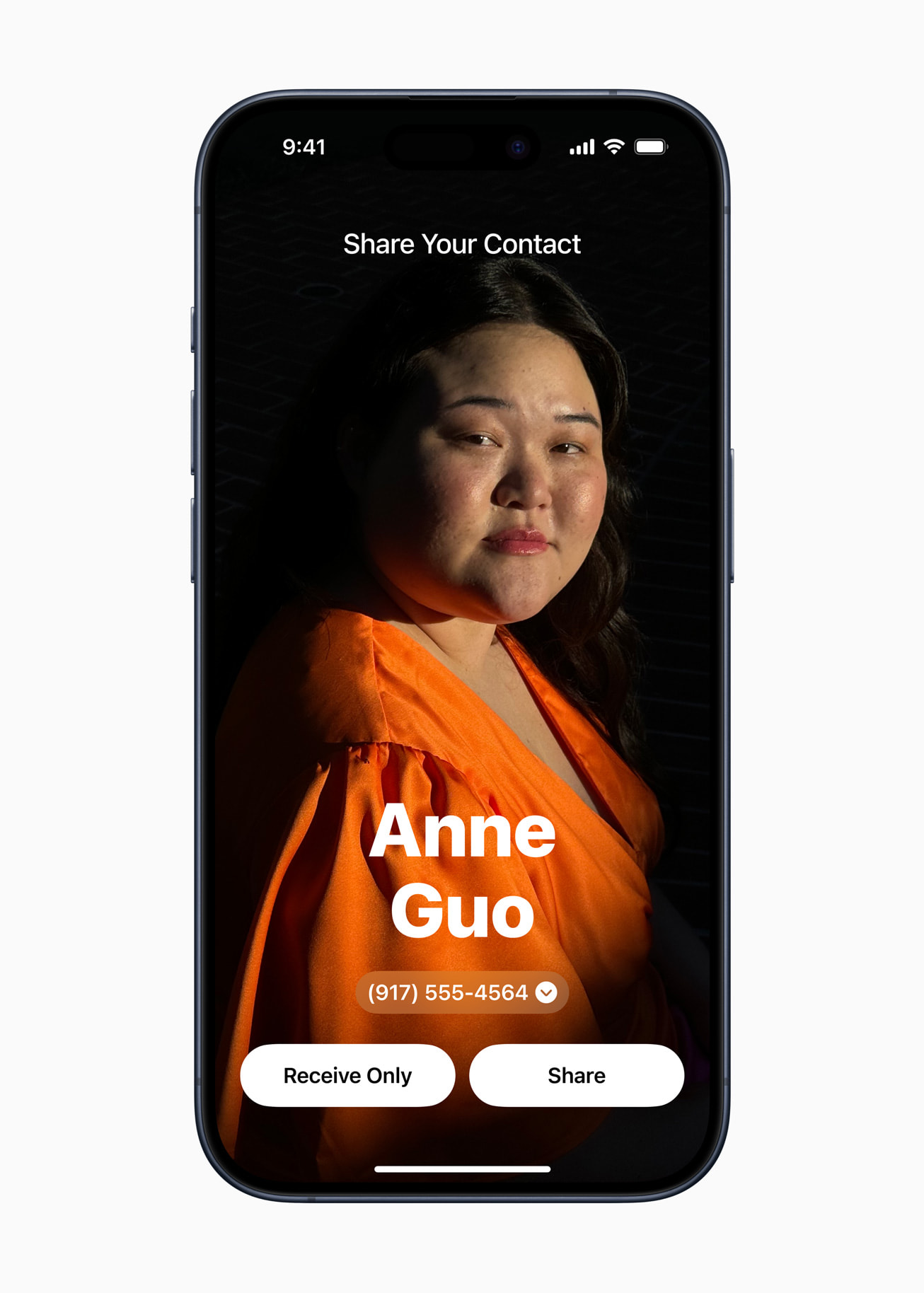 Berbagi detail kontak melalui NamedRop di iOS 17 di iPhone 15 Pro