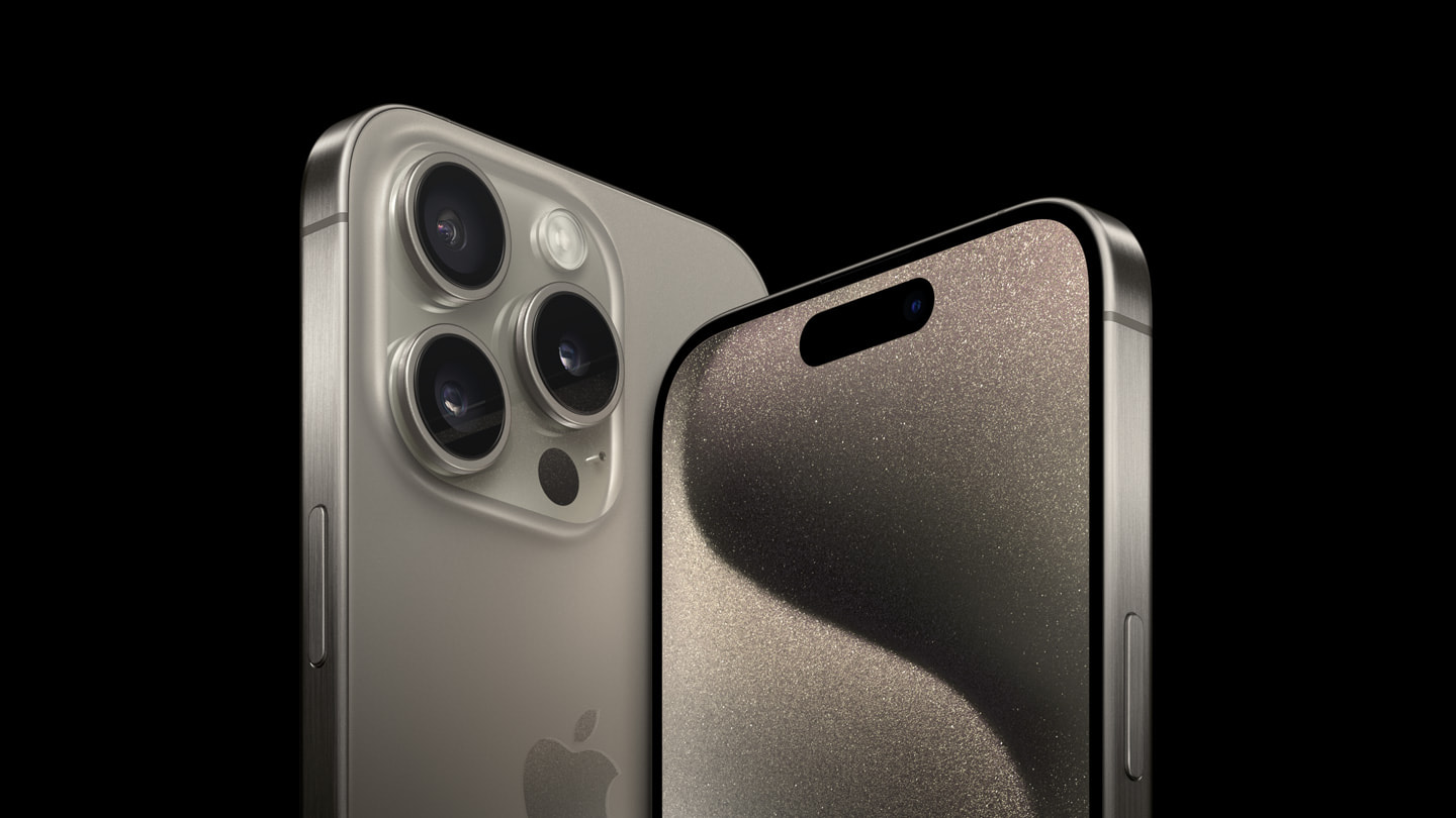 iPhone 15 Pro và iPhone 15 Pro Max với lớp hoàn thiện bằng Titan tự nhiên.