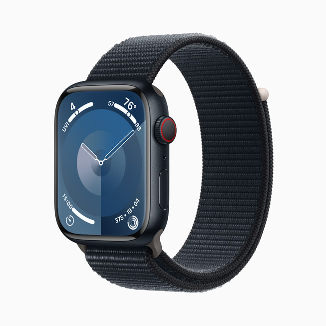 Apple Watch Series 9 con caja de aluminio color medianoche y correa deportiva color medianoche.