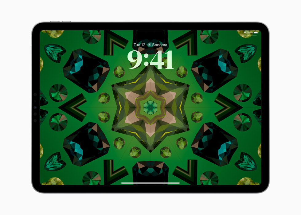 11 inç iPad Pro’da kaleydoskop duvar kağıtlı Kilit Ekranı gösteriliyor.