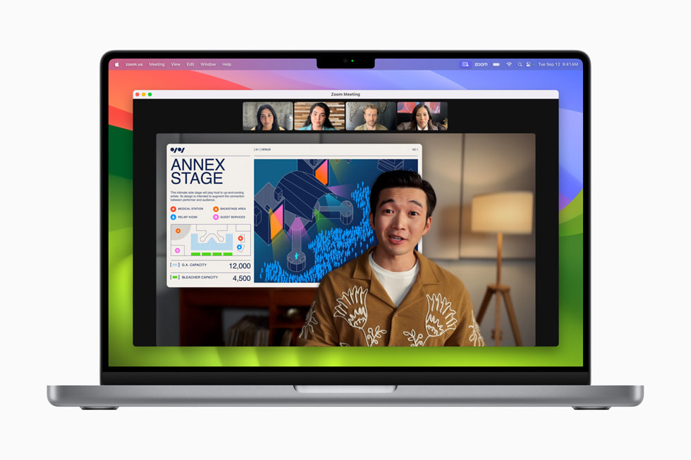 Uma chamada de vídeo no MacBook Pro mostra um apresentador na frente de um documento compartilhado.