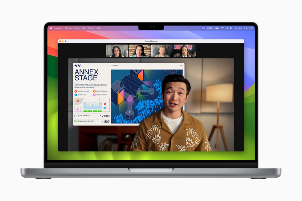 Una videoconferenza su MacBook Pro con il relatore che appare davanti al documento che sta presentando.