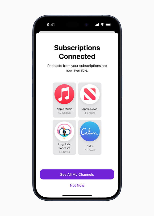 En iPhone 15 Pro-skærm viser Apple Podcasts-grænsefladen, hvor der står “Abonnementer tilknyttet: Podcasts fra dine abonnementer er nu tilgængelige”, sammen med en knap, hvor der står “Se alle mine kanaler”.