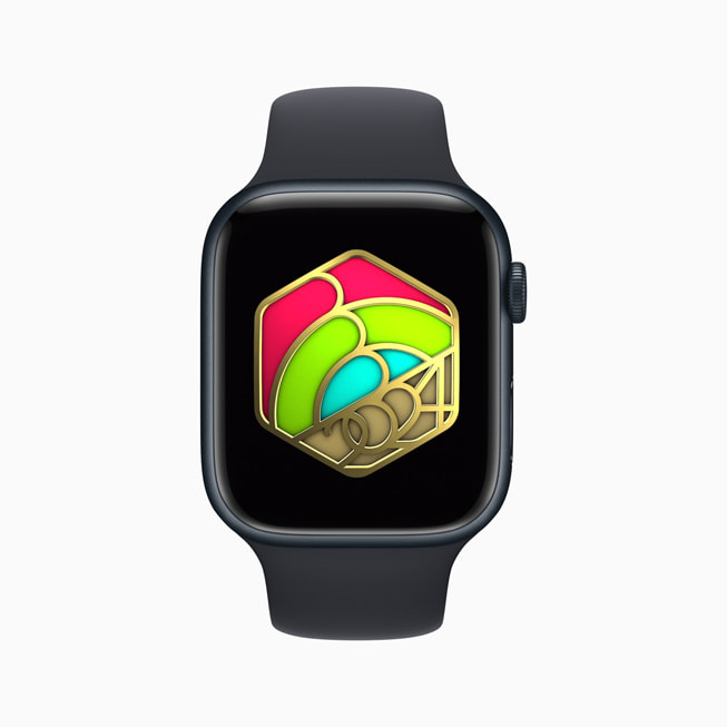 La récompense Saluons la nouvelle année est affichée dans Activité sur une Apple Watch.