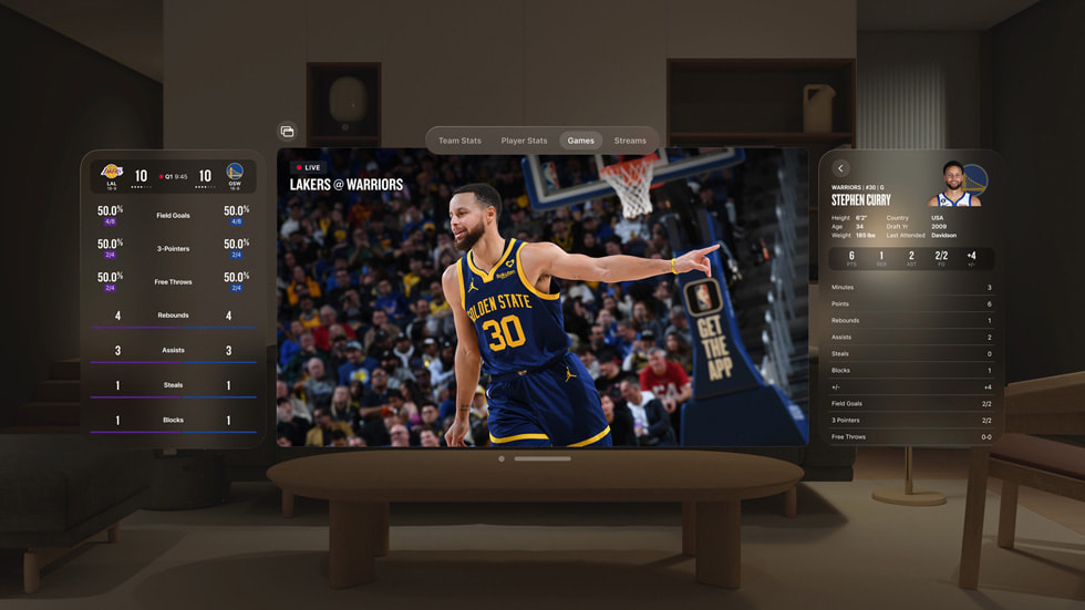 La aplicación NBA League Pass que muestra un juego en vivo y estadísticas en tiempo real en Apple Vision Pro.