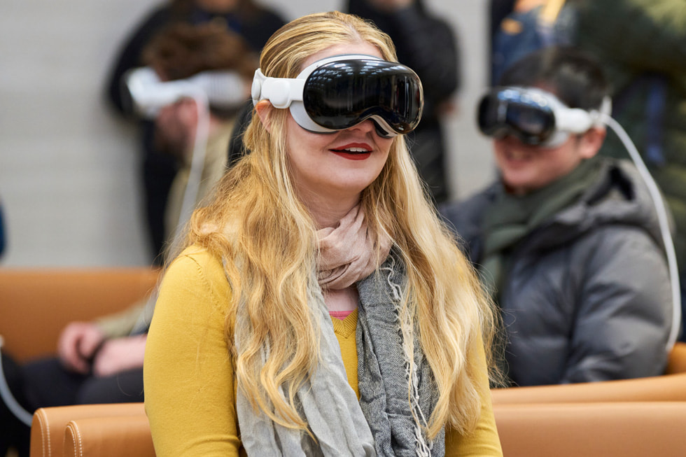 A customer seated in the Demo Zone for Apple Vision Pro at Apple Fifth Avenue.