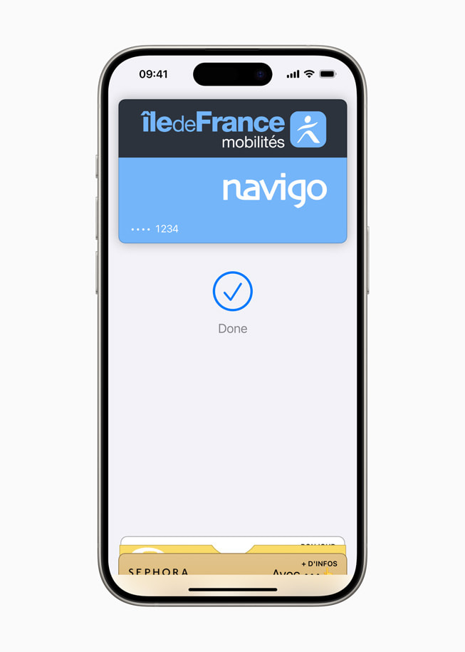 A tela de um iPhone 15 Pro mostra um cartão Navigo no app Carteira da Apple com uma mensagem que diz “Concluído”.