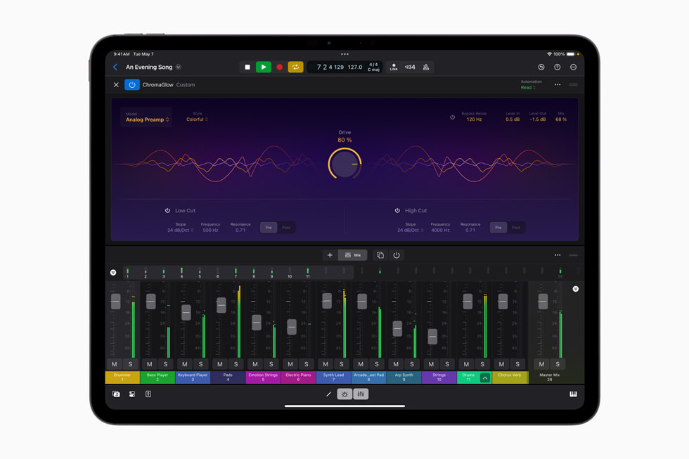 ChromaGlow i Logic Pro för iPad 2 visas på iPad Pro.