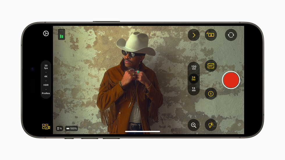 iPhone 15 Pro Max’te Final Cut Camera gösteriliyor.