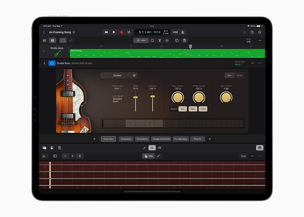 Bass Player 화면을 보여주는 iPad Pro 13.