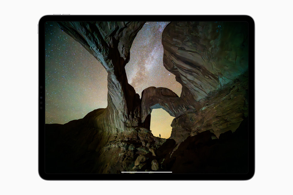 Ultra Retina XDR-skärmen på nya iPad Pro visas.