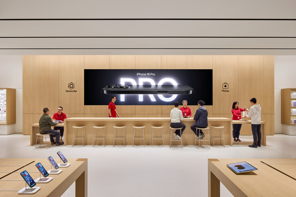 The Genius Bar and Apple Pickup area at Apple MixC Hefei.