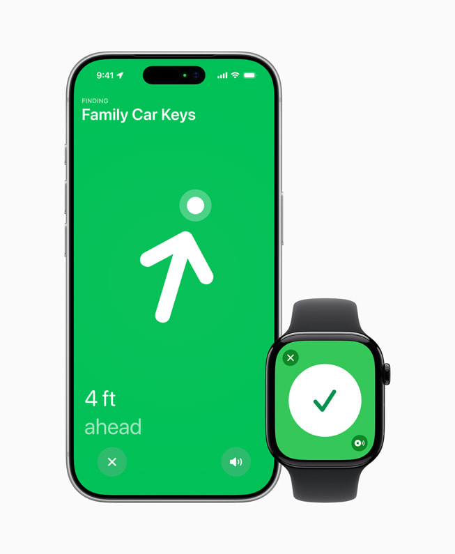 Na ekranie zegarka Apple Watch użytkownika pojawia się zielony ekran, który informuje, że użytkownik znajduje się w odległości czterech stóp od przedmiotu oznaczonego jako „Kluczyki do samochodu rodzinnego”.