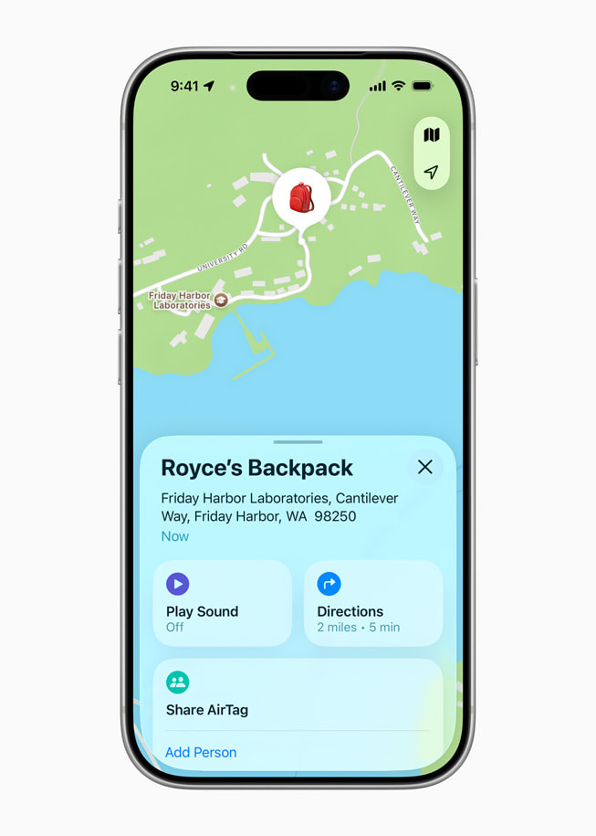 iPhone 17 Pro pokazuje przegląd plecaka użytkownika o imieniu Royce, w tym jego lokalizację na mapie.