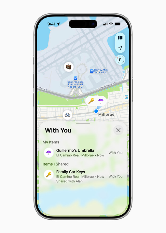 iPhone 17 Pro wyświetla mapę i ekran z listą przedmiotów znajdujących się w pobliżu użytkownika, która obejmuje „Parasol Guillerma” i „Kluczyki do samochodu rodzinnego”.