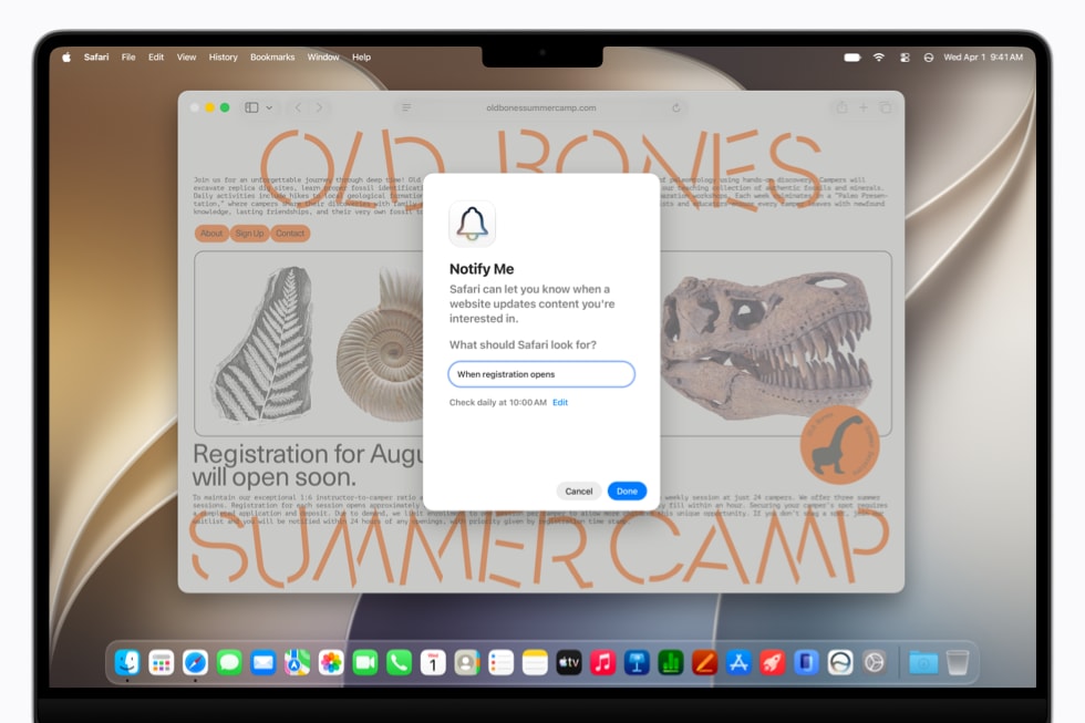 Een 14-inch MacBook Pro met de Meld aan mij-feature op een website van een zomerkamp.