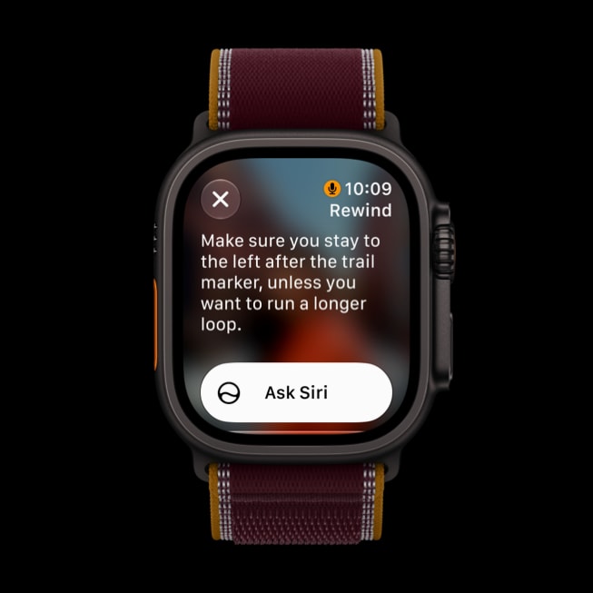 Une Apple Watch Ultra 4 affiche la fonctionnalité Retour rapide en direct, qui montre un extrait d’une conversation sur un itinéraire de course.