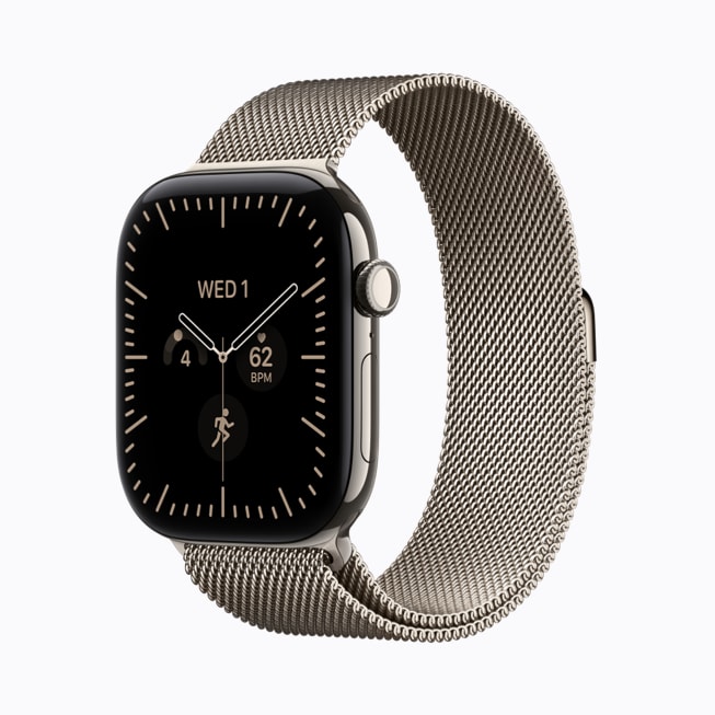 Apple Watch Series 12 z přírodního titanu s milánským tahem v přírodní barvě.