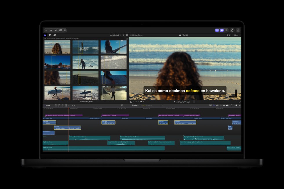 MacBook Pro hiển thị màn hình Final Cut Pro với tính năng chép lời bằng tiếng Tây Ban Nha.