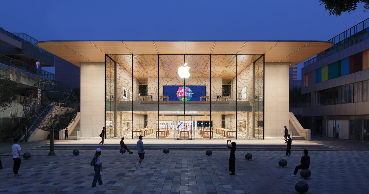 The new Apple Sanlitun opens today - Apple (EG)