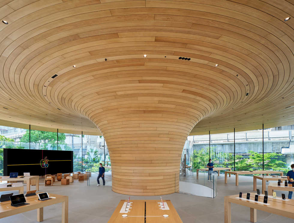 Het interieur van Apple Central World. 