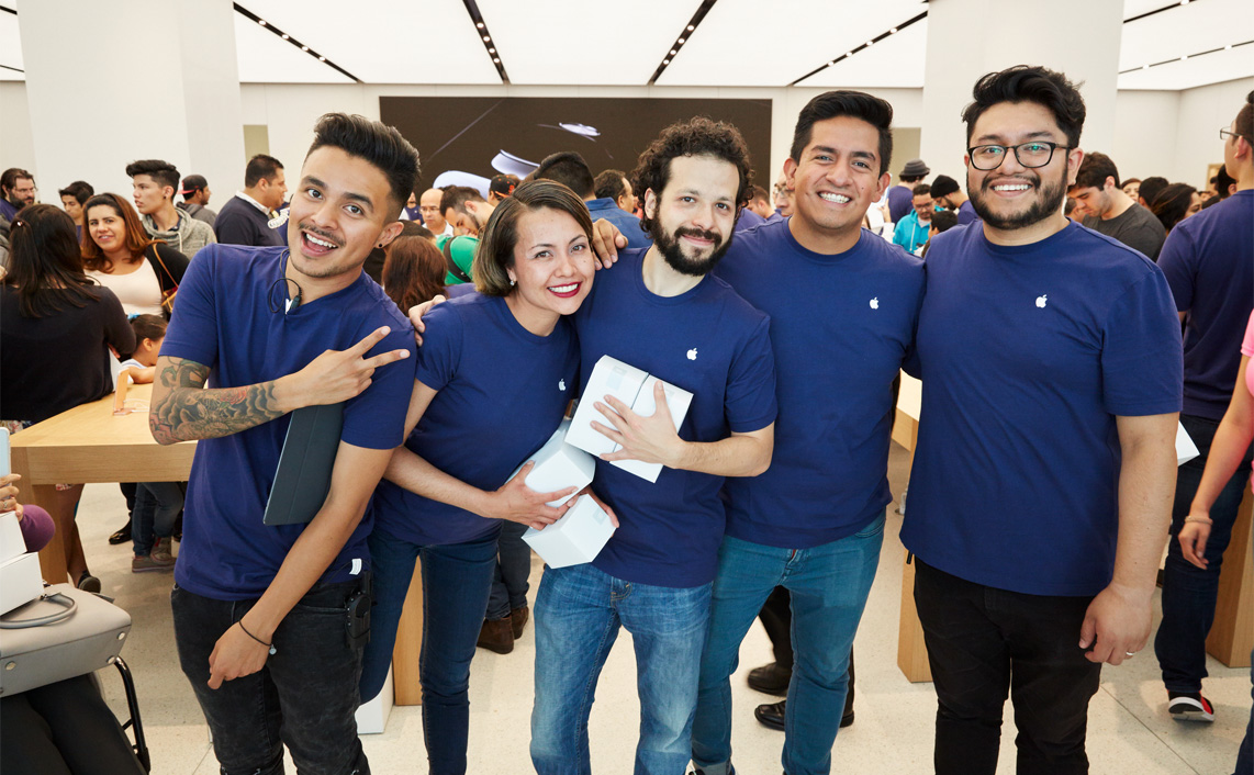 Apple's grand opening in Mexico Apple
