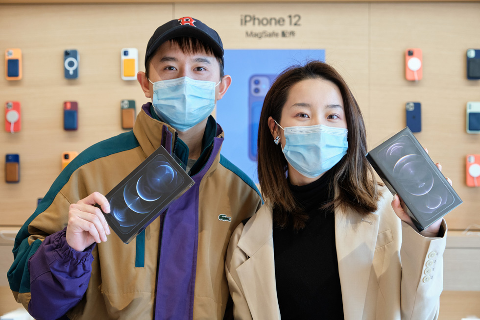 Apple Sanlitun customers with their new iPhone 12 Pro Max purchases.