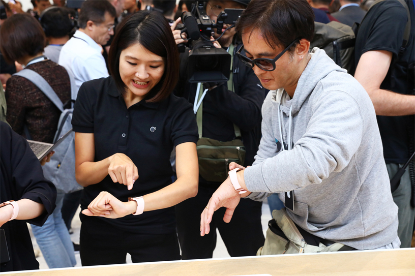 Guests with Apple Watch Series 4.