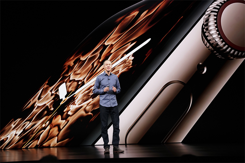 Jeff Williams on stage presenting the new Apple Watch Series 4.