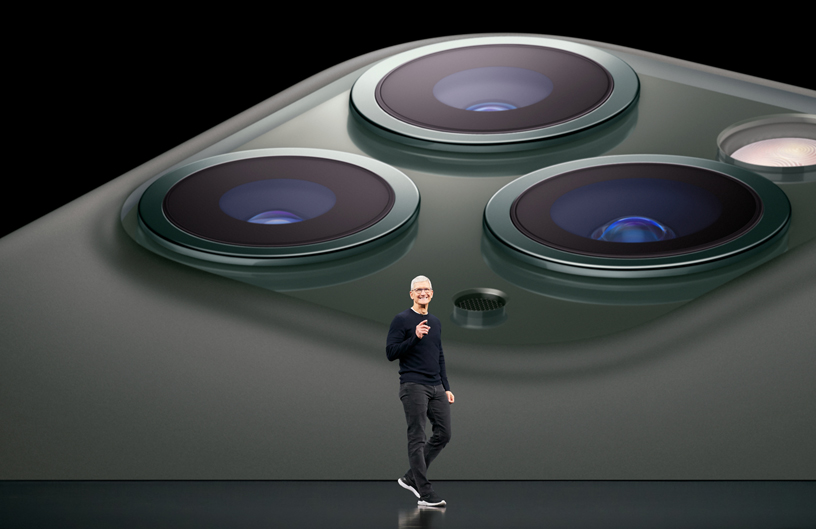 Tim Cook Steve Jobs Theater’da sahnede.