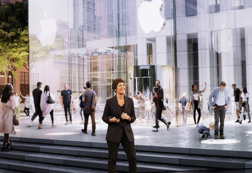 Deirdre O’Brien en el escenario del Steve Jobs Theater.