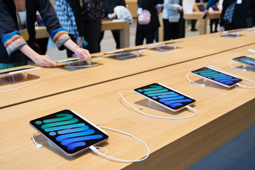 A table displaying the new iPad mini at Apple Sanlitun.