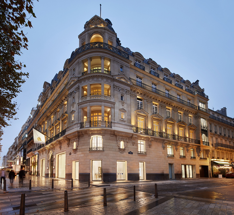 Die Fassade von Apple Champs-Élysées in Paris. 