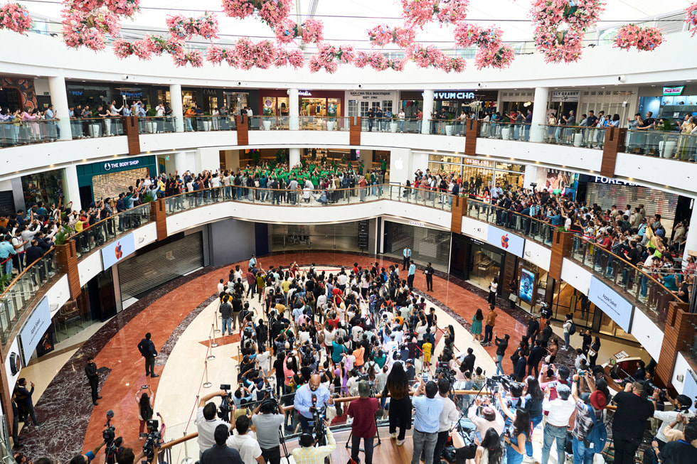 Several bustling levels of the mall outside of Apple Saket’s store entrance are shown.