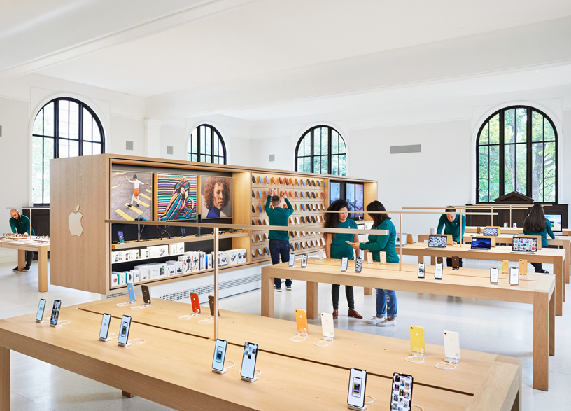 Interior de Apple Carnegie Library.