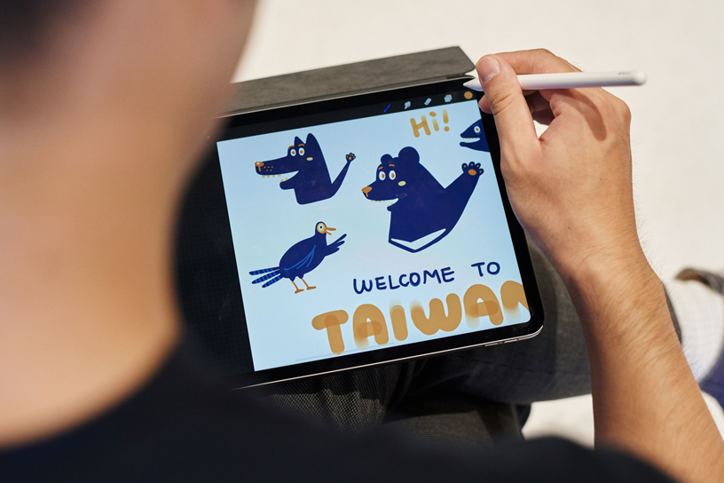 An iPad illustration at Apple Xinyi A13.