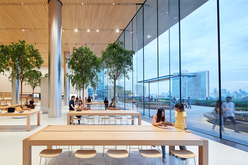 Interior of Apple Iconsiam.