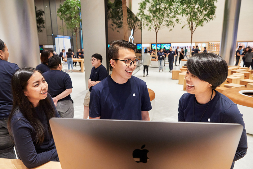 Apple team members at Apple Iconsiam.