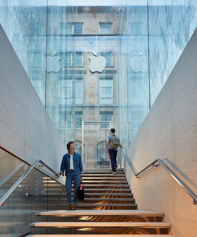 apple-piazza-liberty_staircase_07242018_big.jpg.medium.jpg