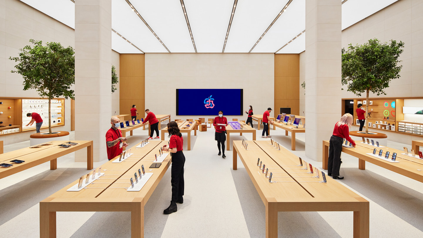 Los exhibidores de productos en Apple Rosenthaler Straße.