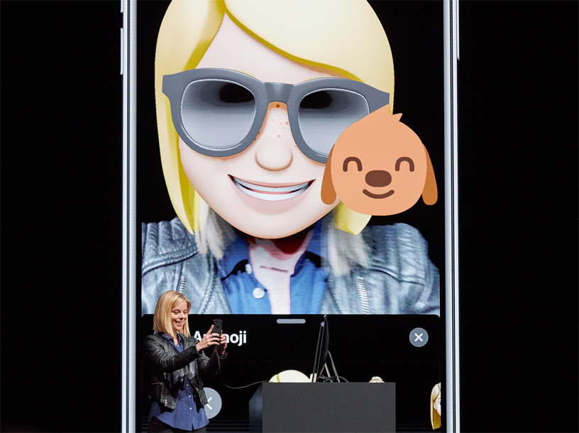 كيلسي بيترسون تعرض شخصيات Memoji على المسرح في WWDC 2018.