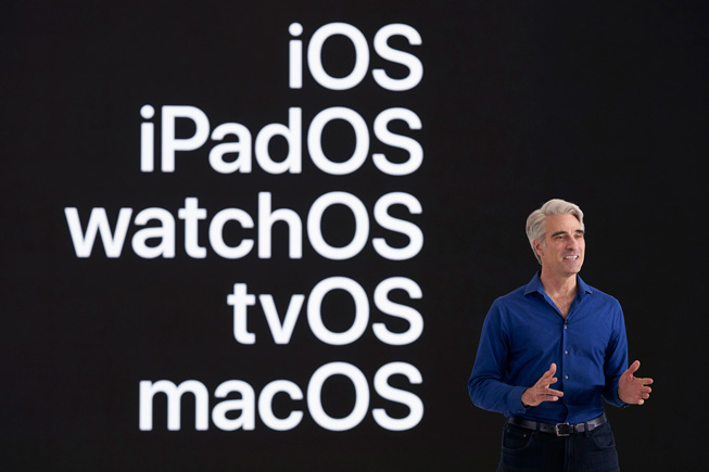 Craig Federighi på scenen under WWDC20.