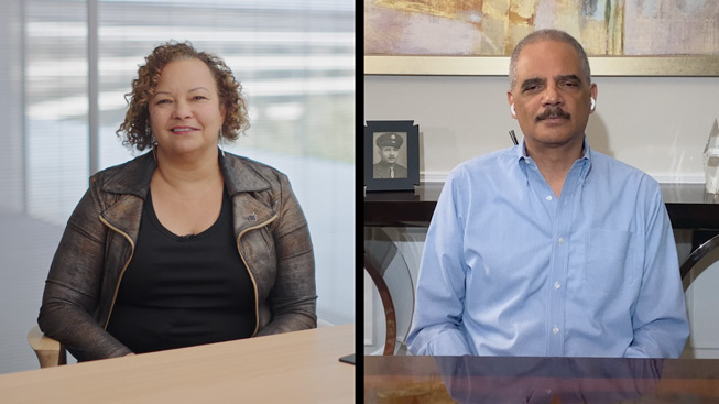 Lisa Jackson d’Apple et Eric Holder, ancien procureur général.