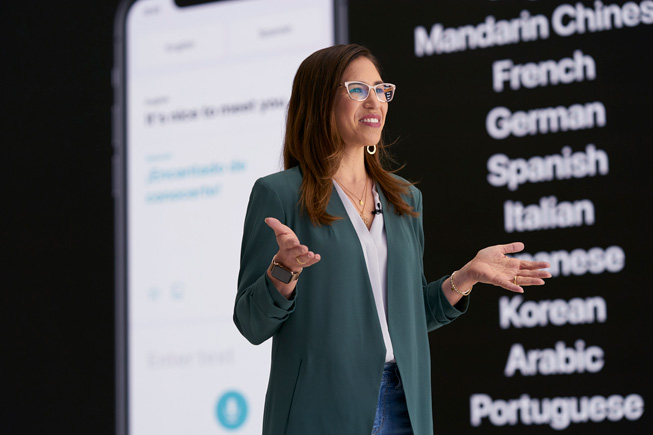 Yael Garten hace una demostración de Siri durante la WWDC20.