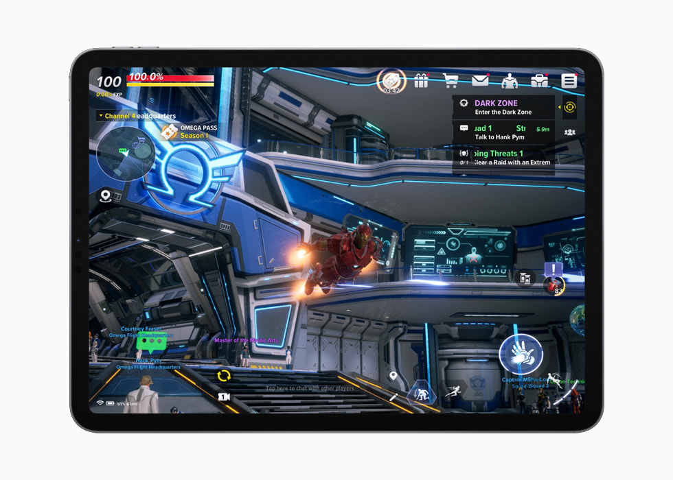 Le jeu MARVEL Future Revolution exécuté sur un iPad Pro argent.