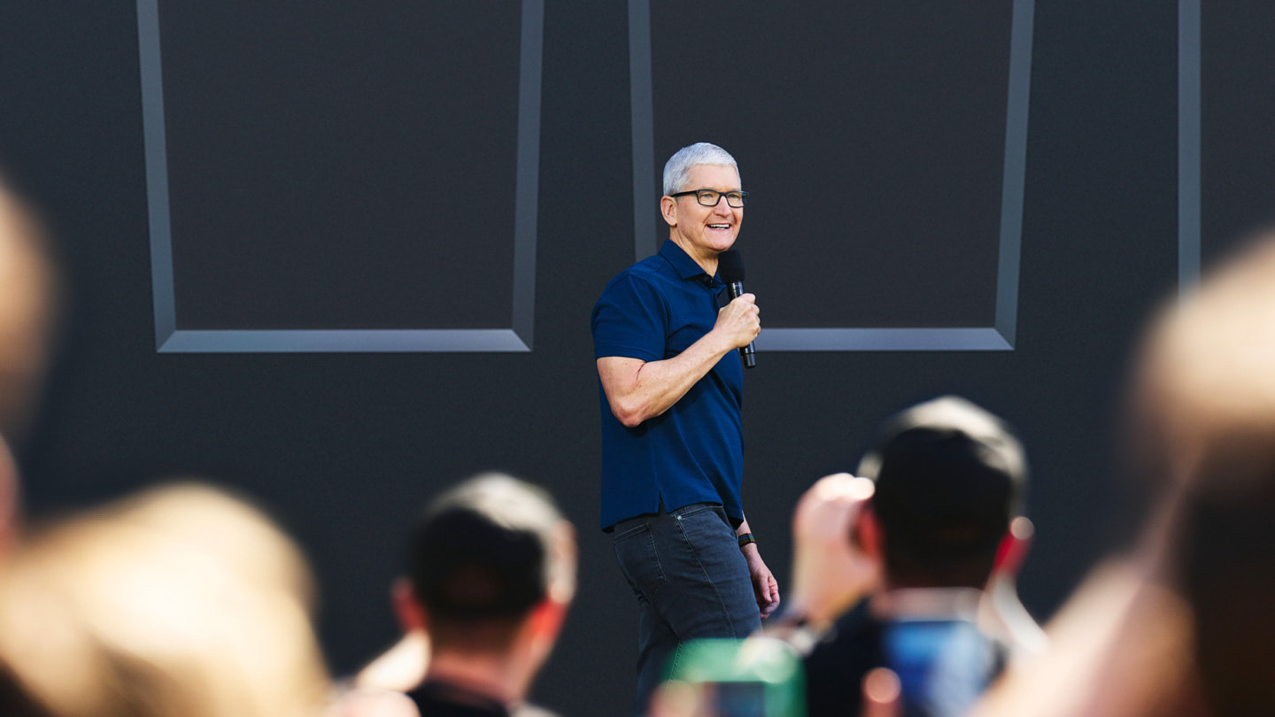Tim Cook greets developers at WWDC22.