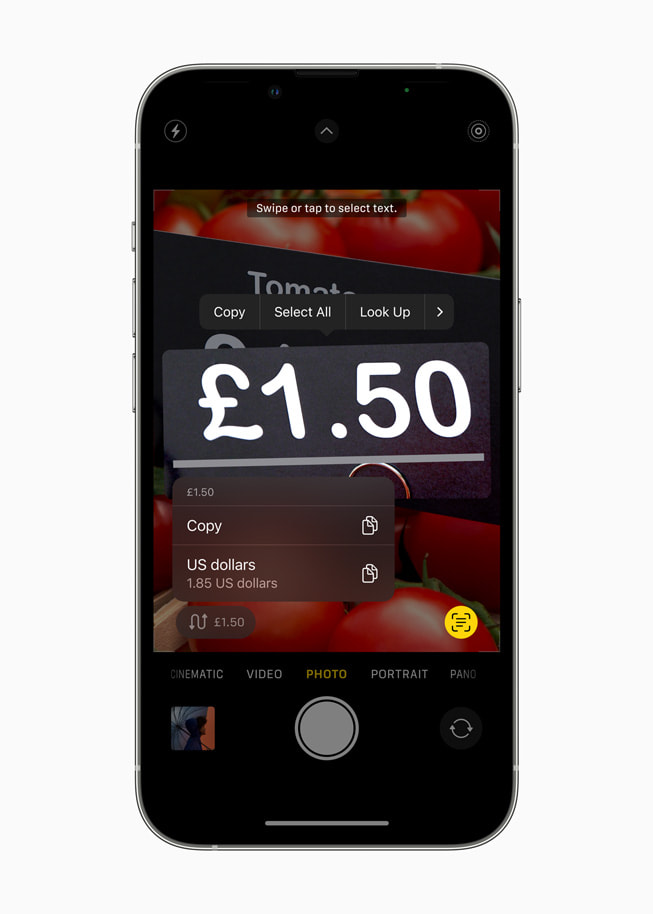 Livetekst, som konverterer en pris fra britiske pund til USD, vises på iPhone 13 Pro.