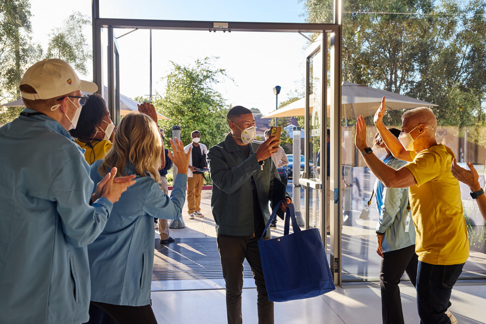 Developers are greeted by WWDC22 team members as they arrive at Apple Park.