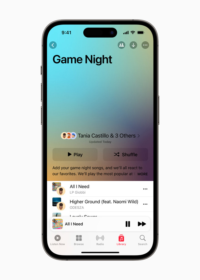iPhone 14 Pro’daki Apple Music’te Game Night başlıklı ortak oluşturulmuş bir liste gösteriliyor. 